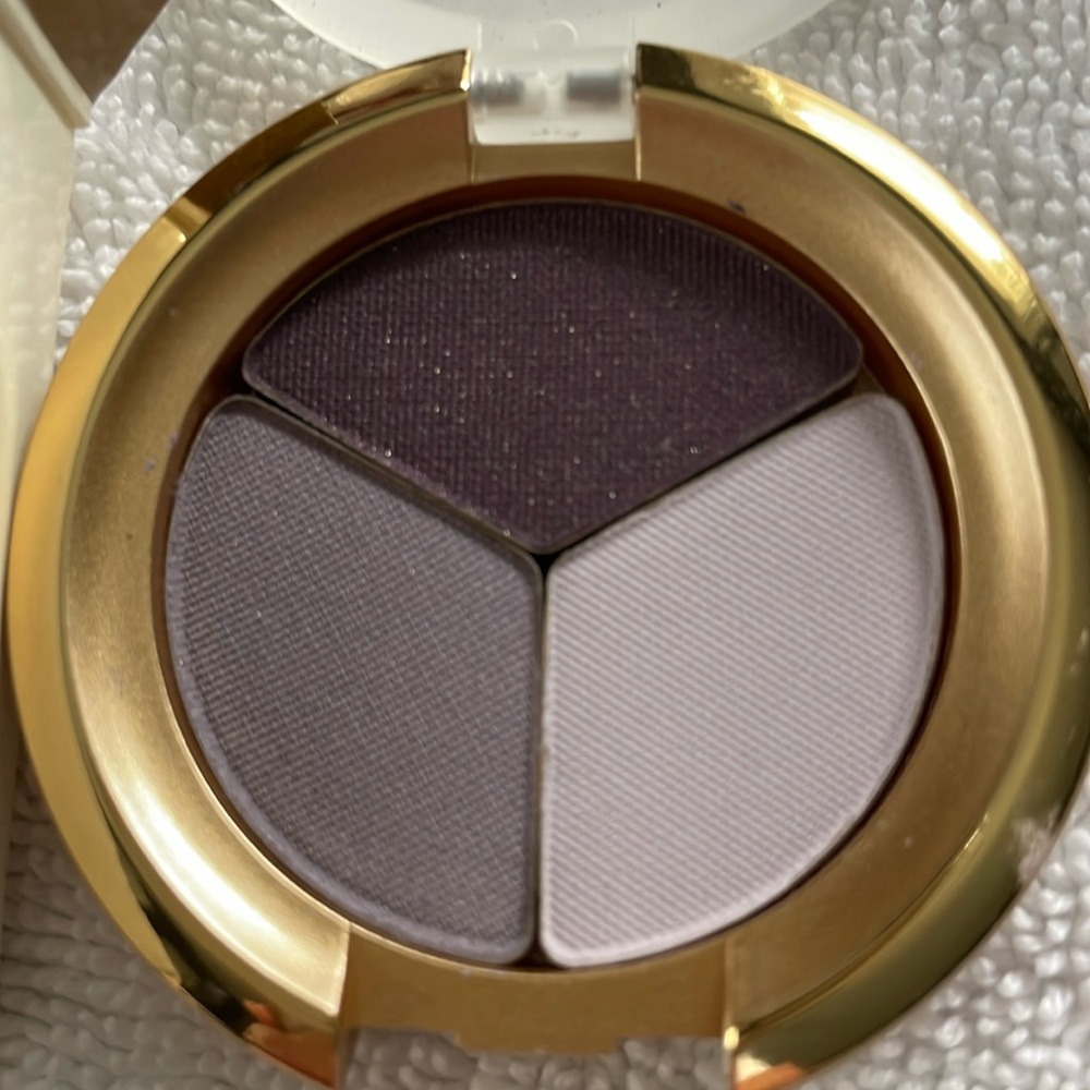 Eye shadow